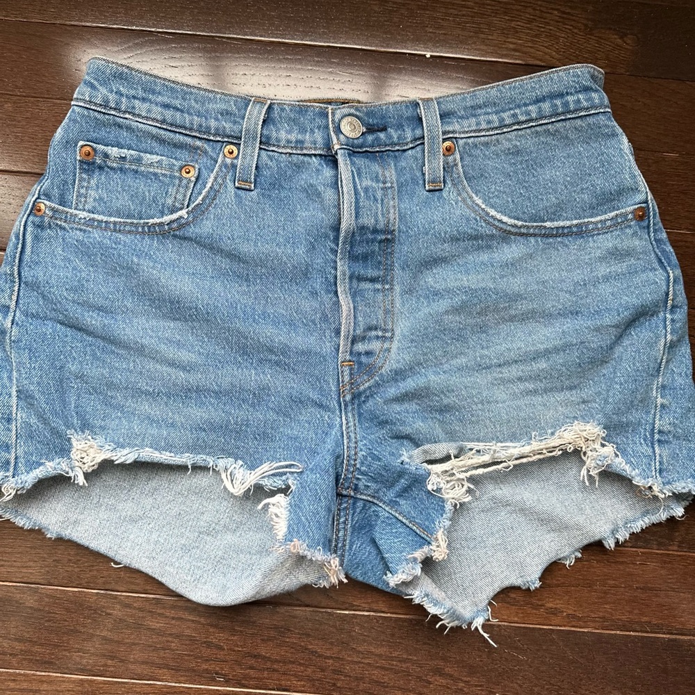 Levi's 501 Vintage-Style Cut Off Shorts. W 28 Medium Blue Denim/Fray Hem
